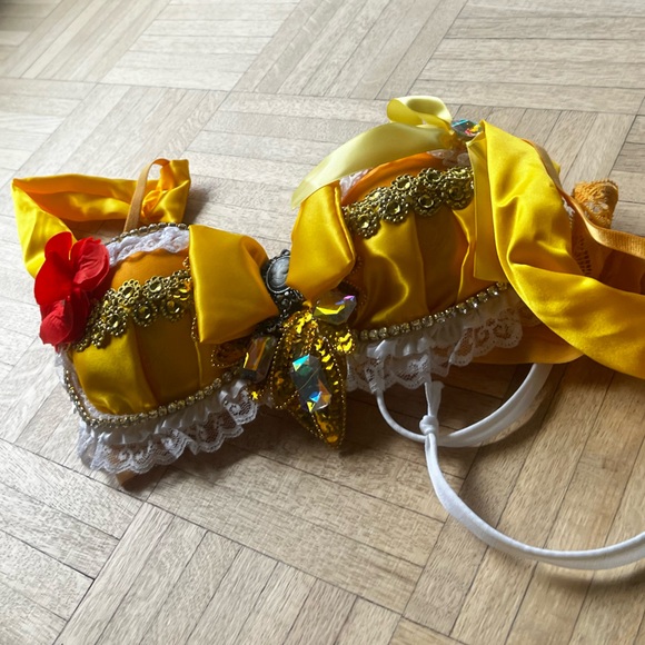 Belle, Beauty and the Beast. - Picture 4 of 9